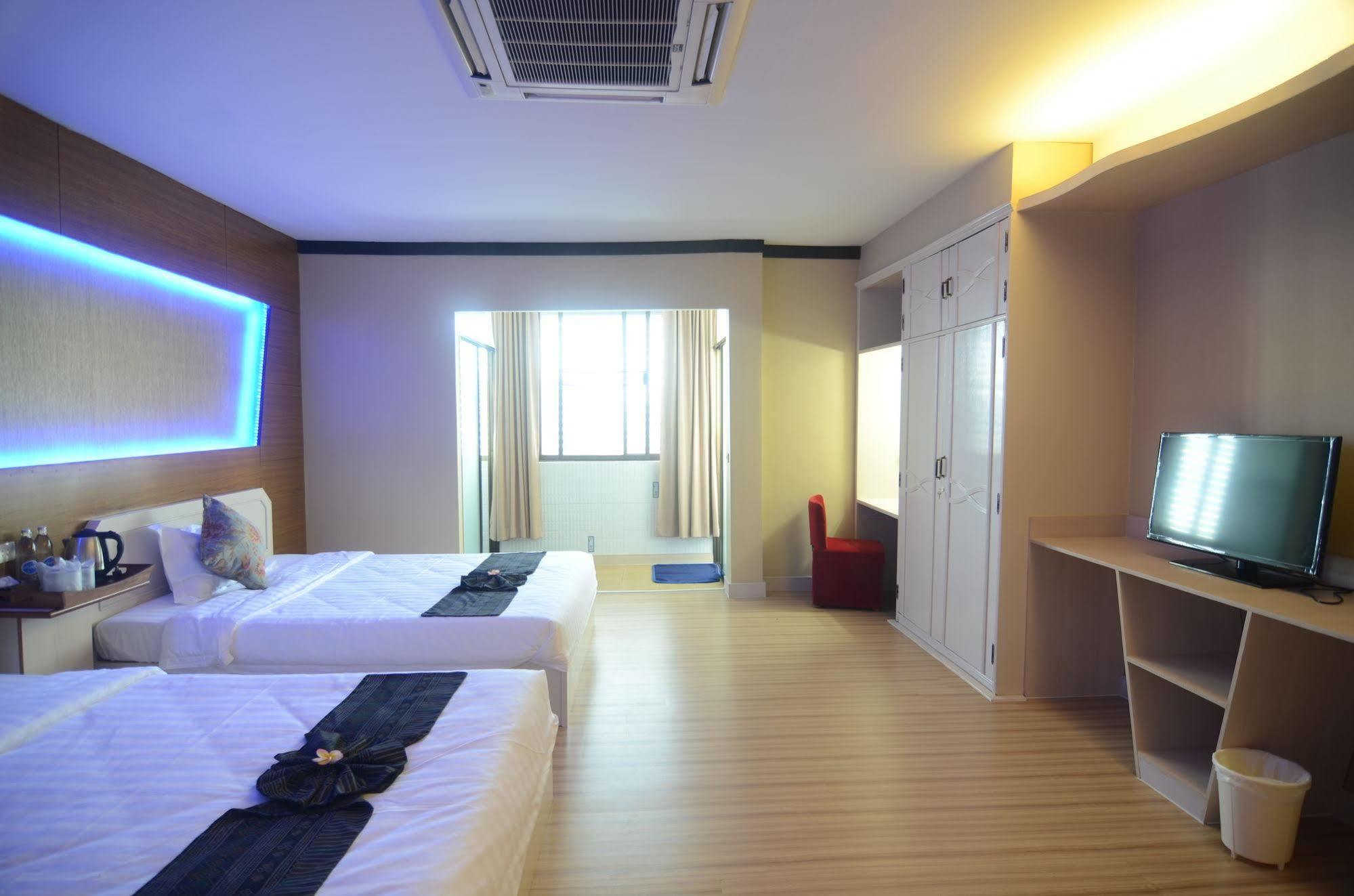 Centro Cnx Hotel Chiang Mai Exterior photo