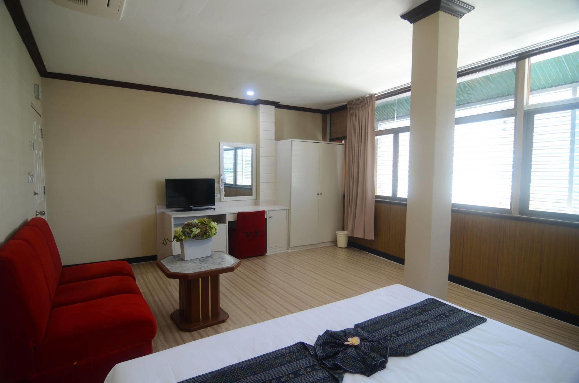 Centro Cnx Hotel Chiang Mai Exterior photo