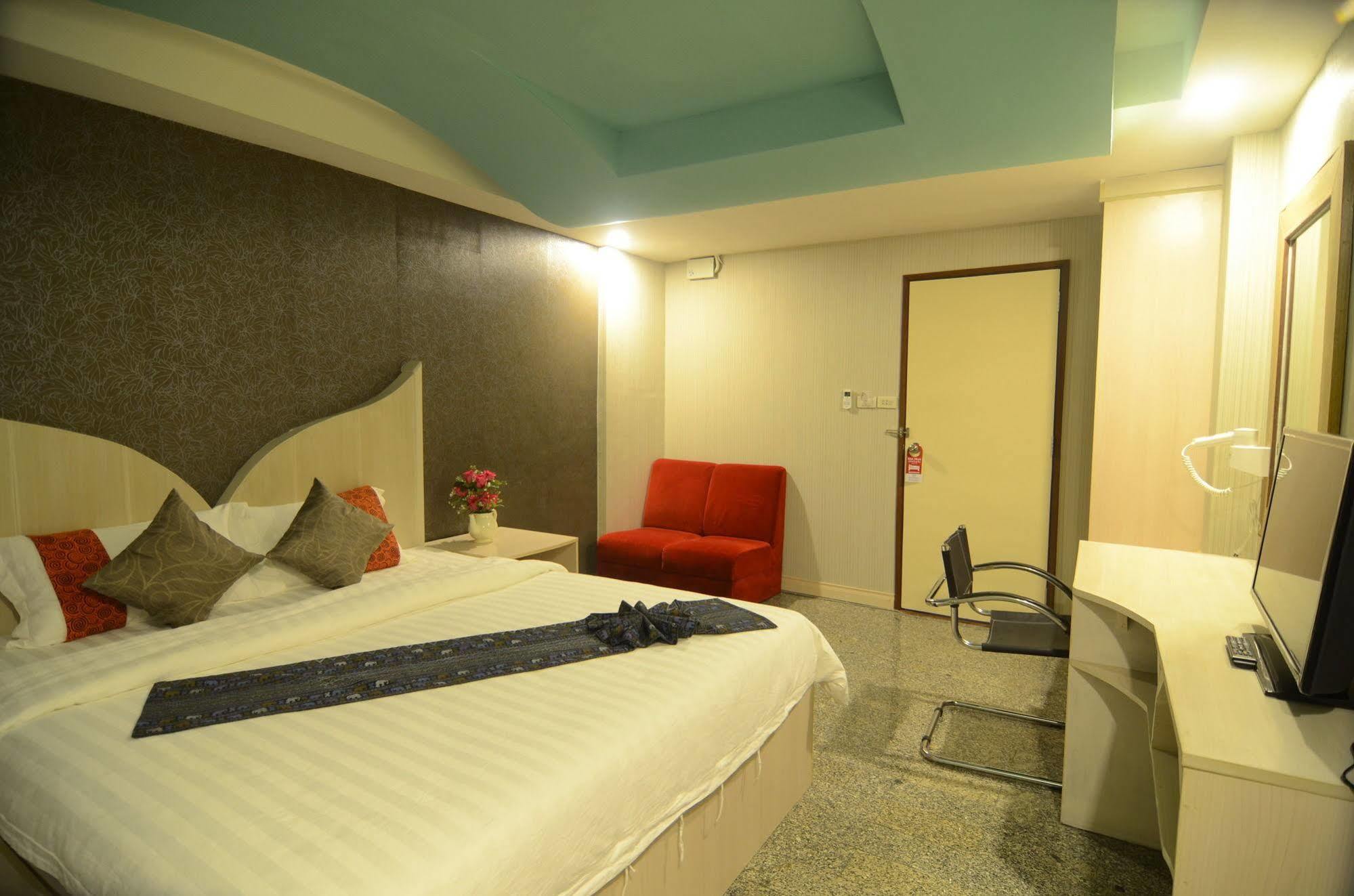 Centro Cnx Hotel Chiang Mai Exterior photo