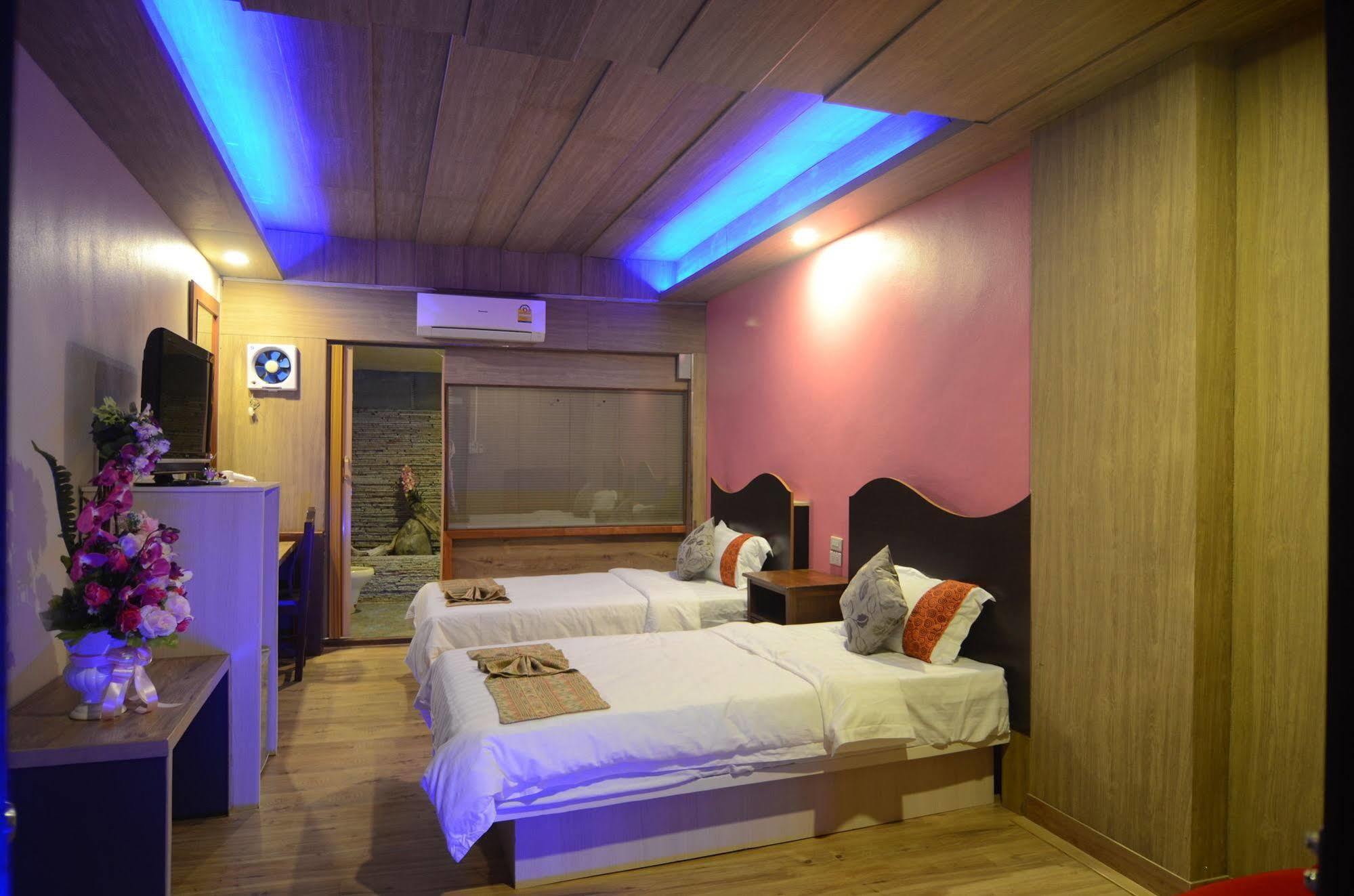 Centro Cnx Hotel Chiang Mai Exterior photo