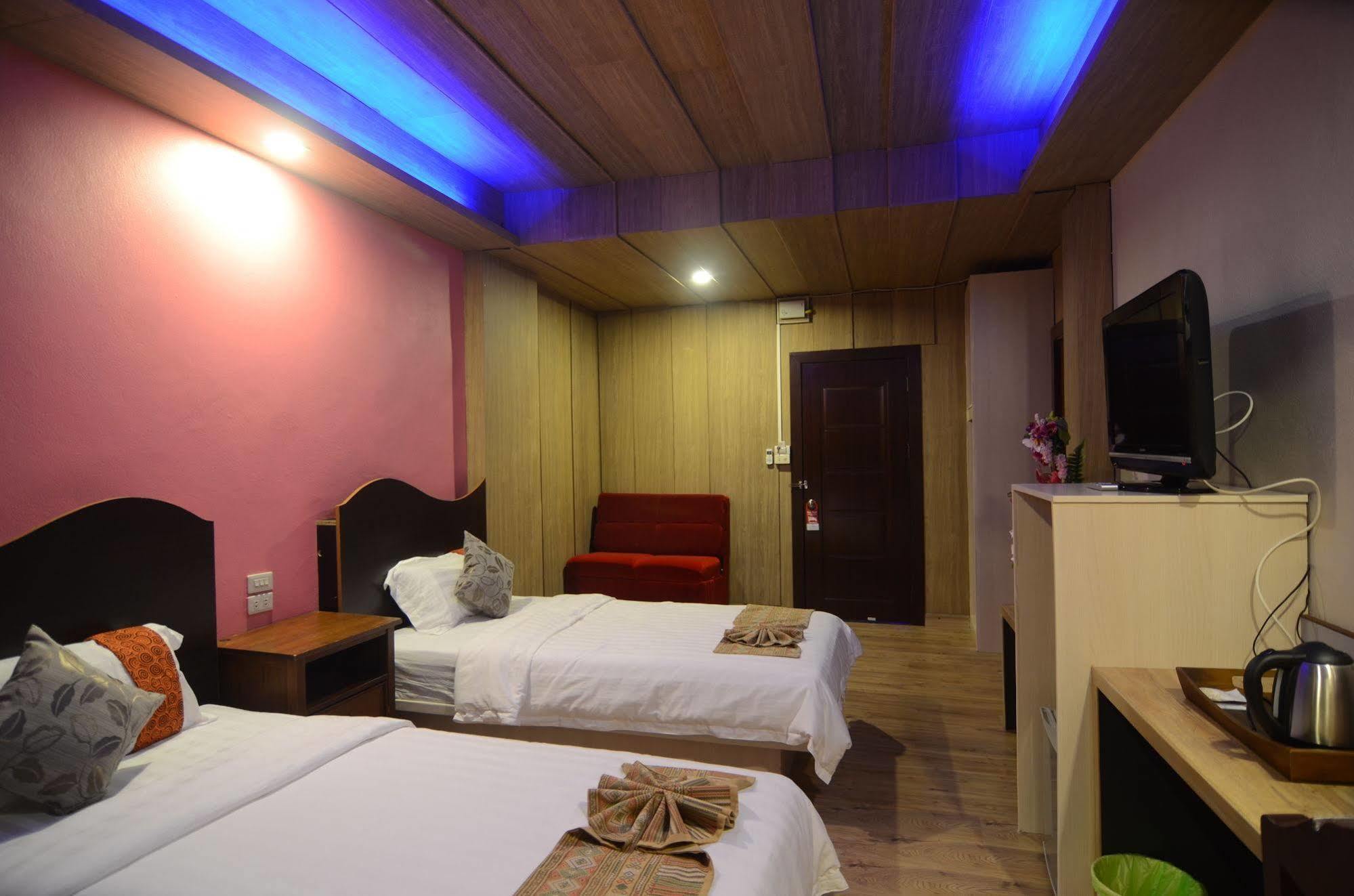 Centro Cnx Hotel Chiang Mai Exterior photo