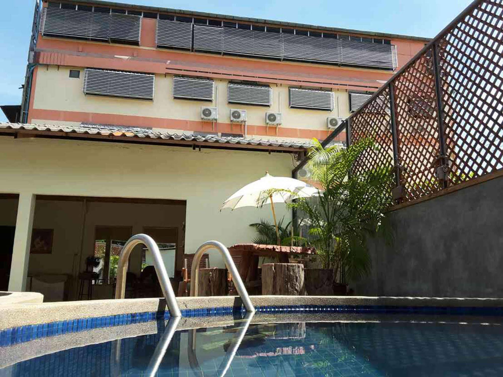 Centro Cnx Hotel Chiang Mai Exterior photo